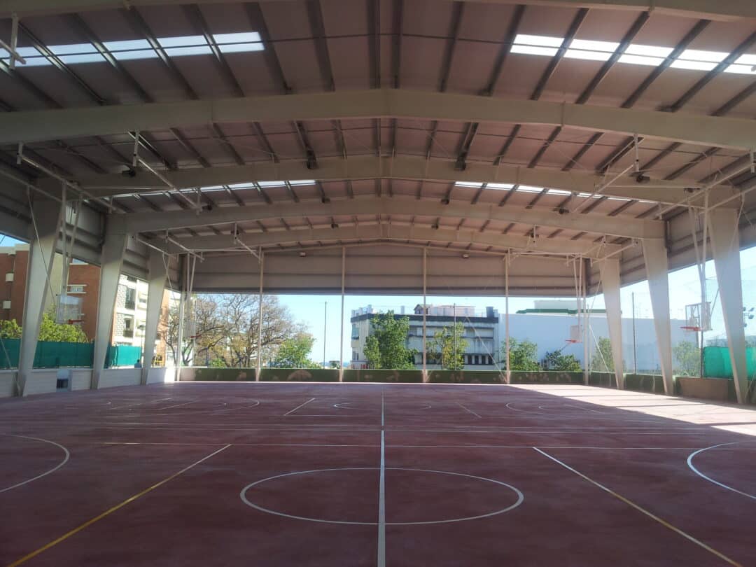 Cubrición y obras de cerramiento en Complejo Polideportivo Antonio Serrano Lima de Marbella (Málaga)